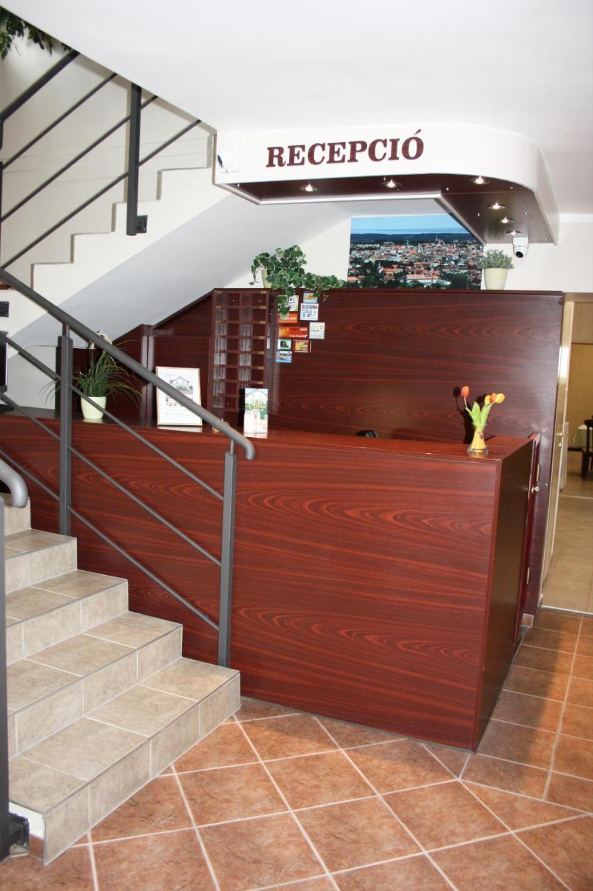 Polus Pension Σόπρον Εξωτερικό φωτογραφία
